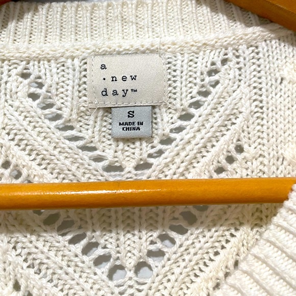 A New Day cream colored cable knit sweater - Picture 2 of 4